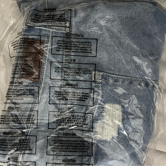 Hollister Curvy High Rise Mom denim shorts - Picture 5 of 5